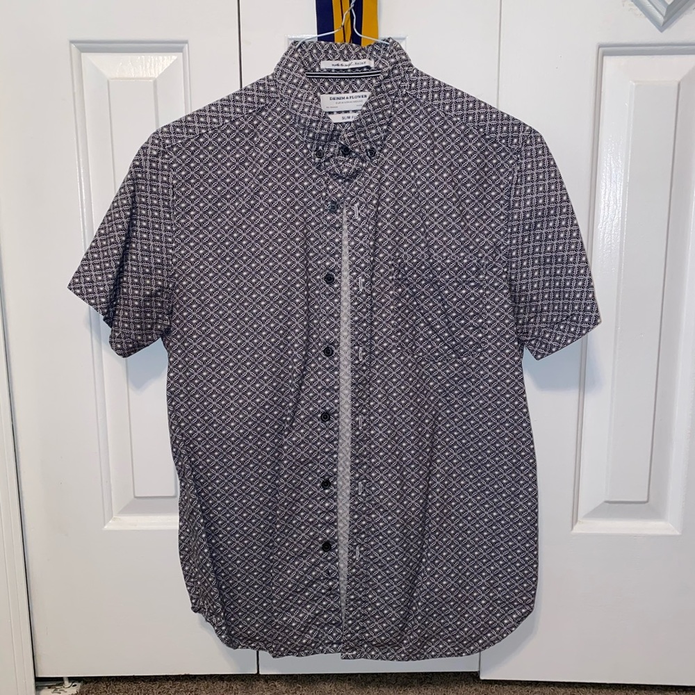 Short sleeve button up shirt.